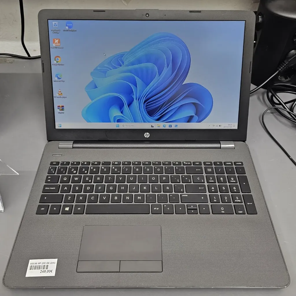 [S0036] HP 255 G6 AMD E2-9000e/8gb/Ssd 240 Gb/15,6"  